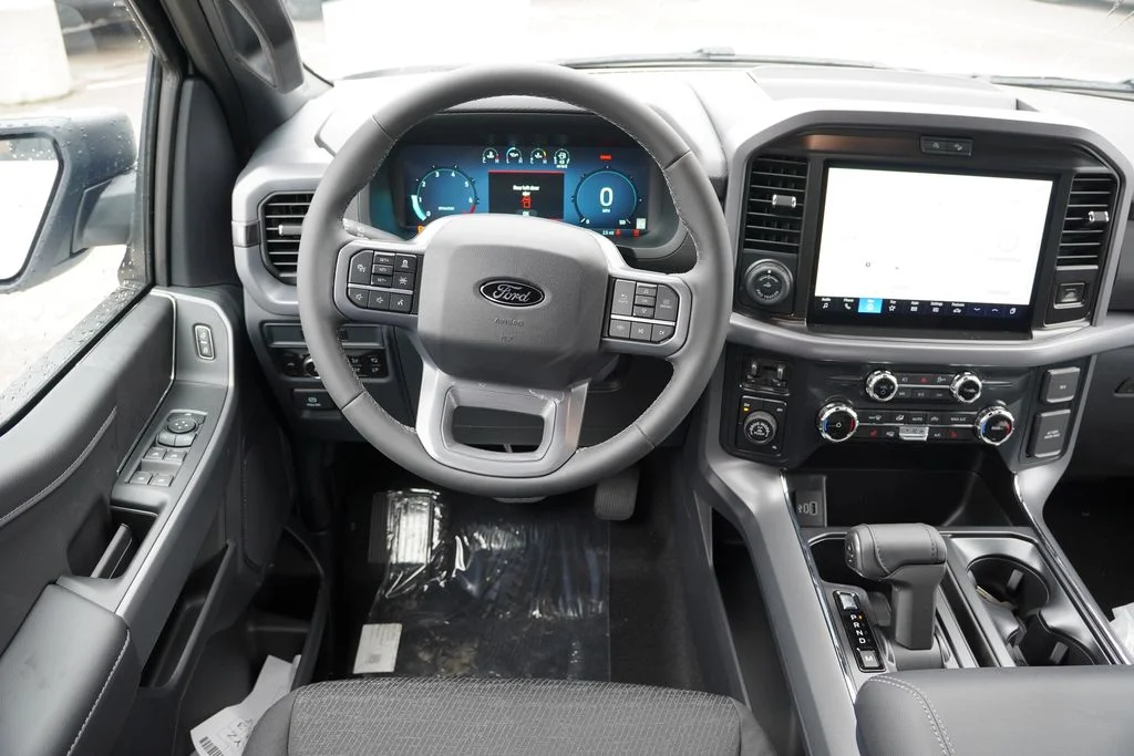 New 2026 Oxford White Ford XLT image 14