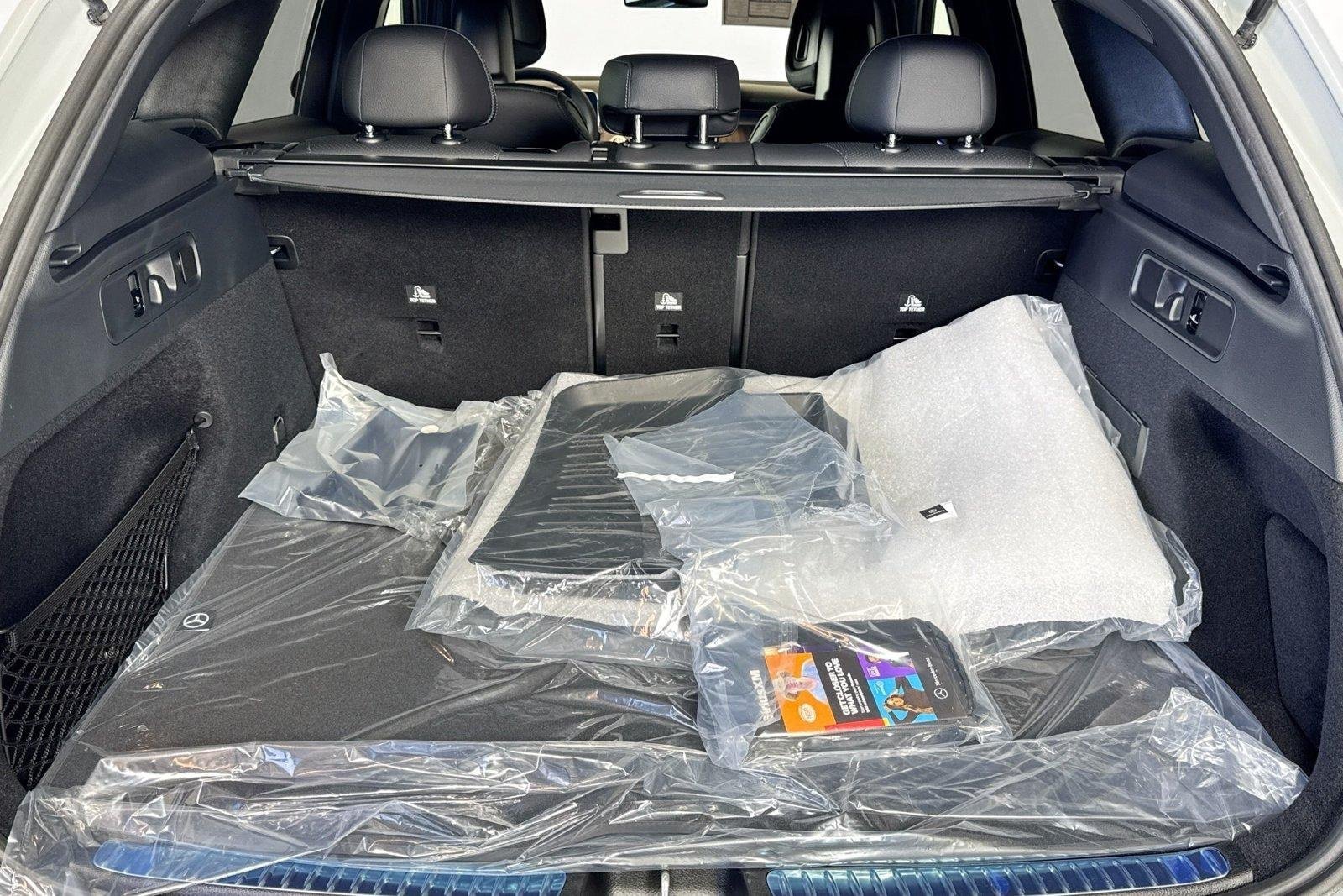 New 2026 Manufaktur Alpine Grey Mercedes-Benz GLC 300 image 23
