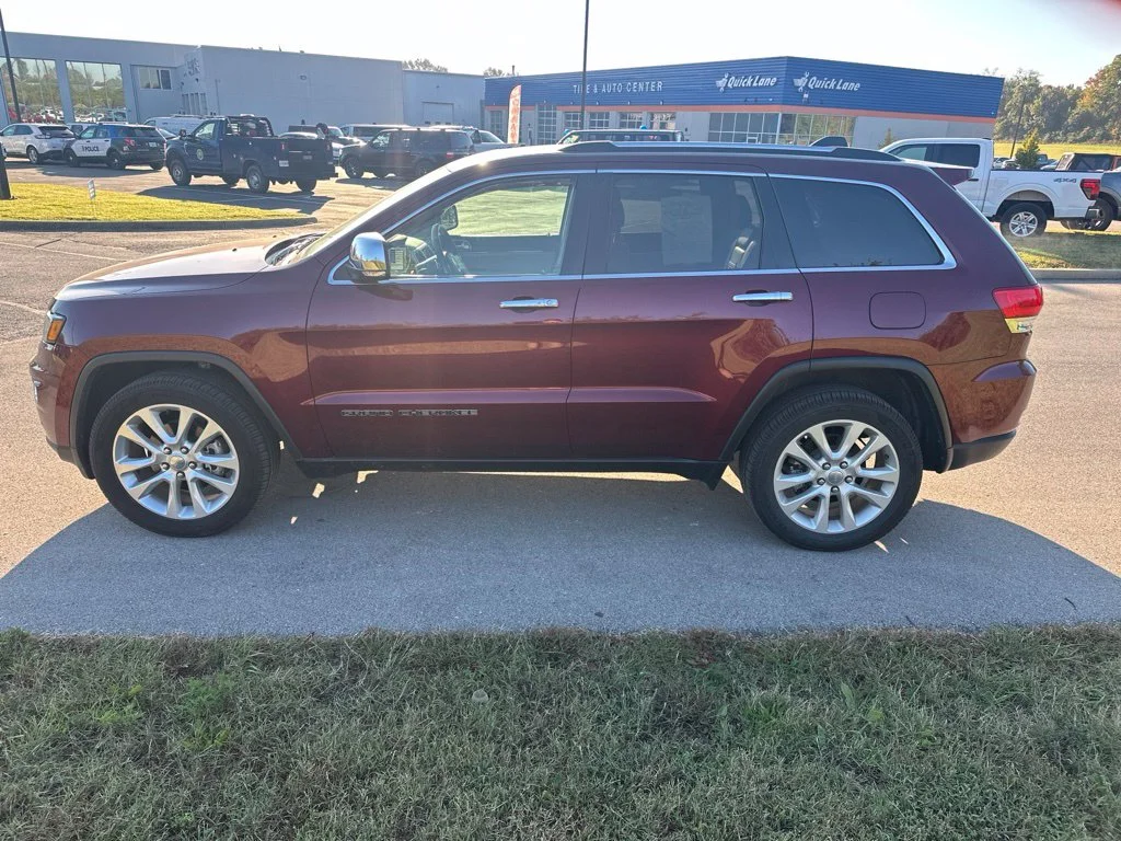 Used 2017 Velvet Jeep Limited image 4