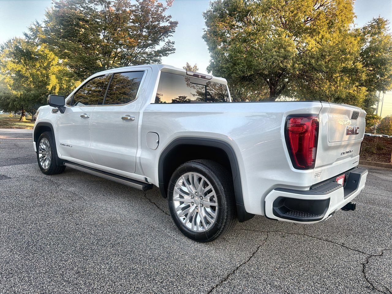 Used 2019 WHITE FROST TRICOAT GMC Denali image 6