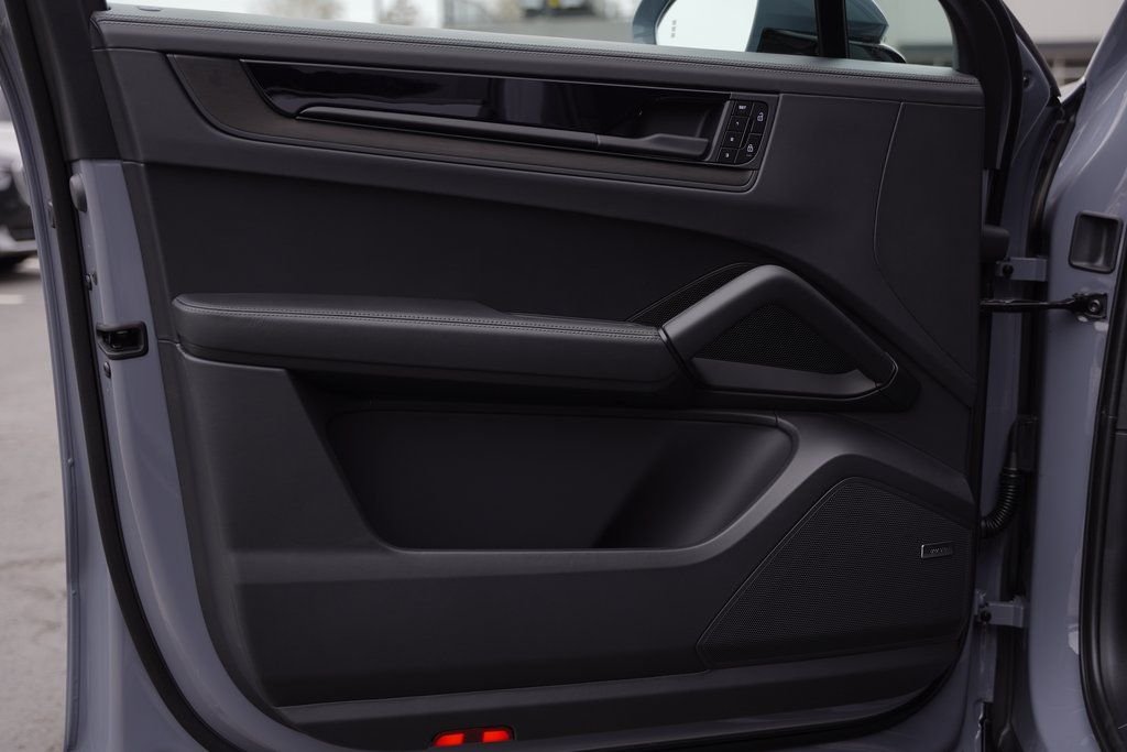 2026 Porsche Cayenne Coupe GTS - Photo 9