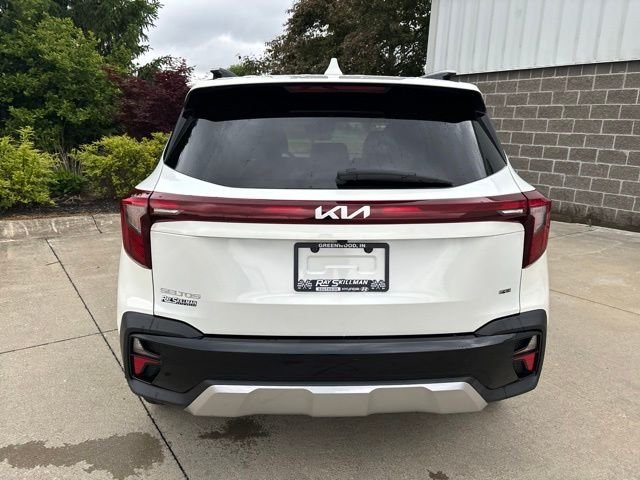 Used 2024 White Kia S image 6