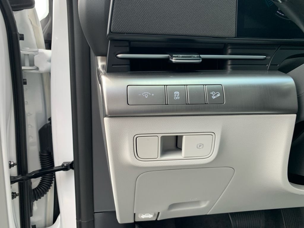 Used 2026 White Hyundai SEL Sport image 13