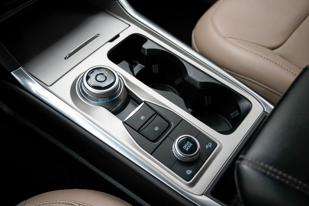 Used 2023 White Ford Limited image 31