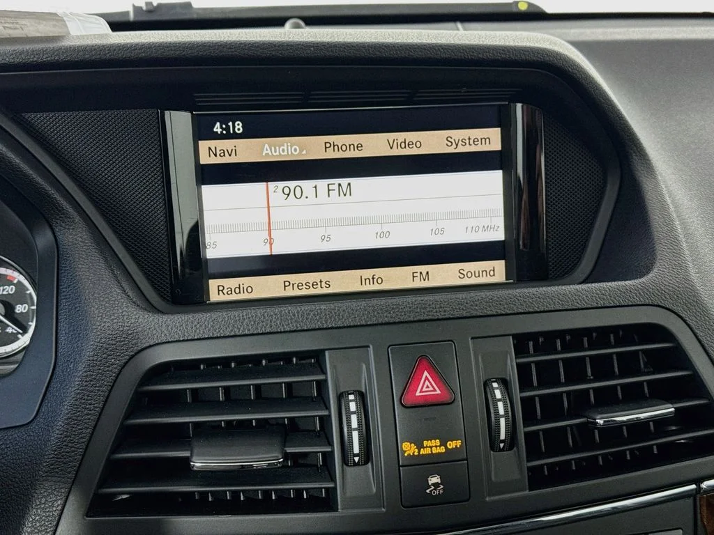 Used 2010  Mercedes-Benz E 350 image 16