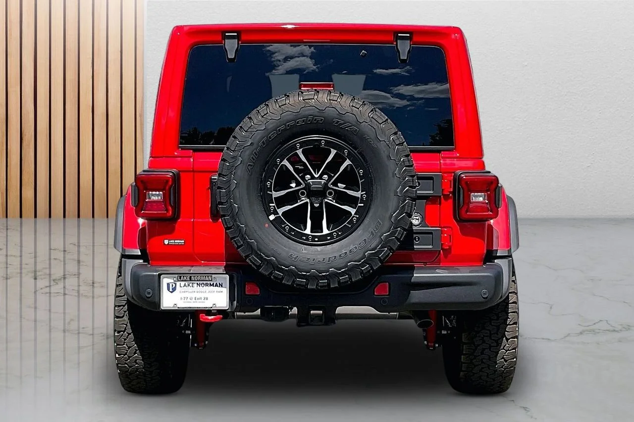 New 2026 Firecracker Red Clear-Coat Exterior Paint Jeep Rubicon X image 7