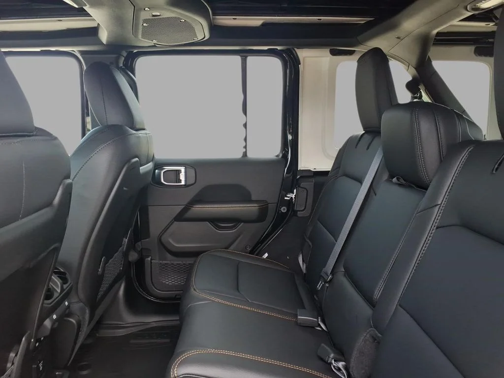 New 2026 Black Clear-Coat Exterior Paint Jeep Sahara image 7