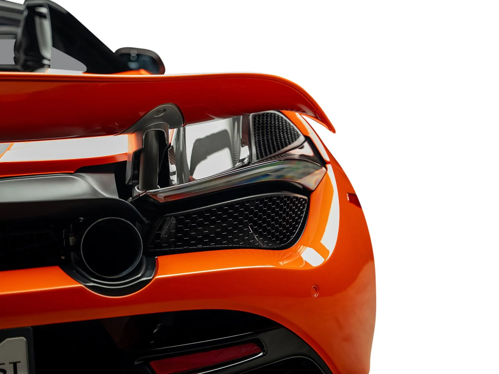 Used 2022 Orange McLaren Performance image 19