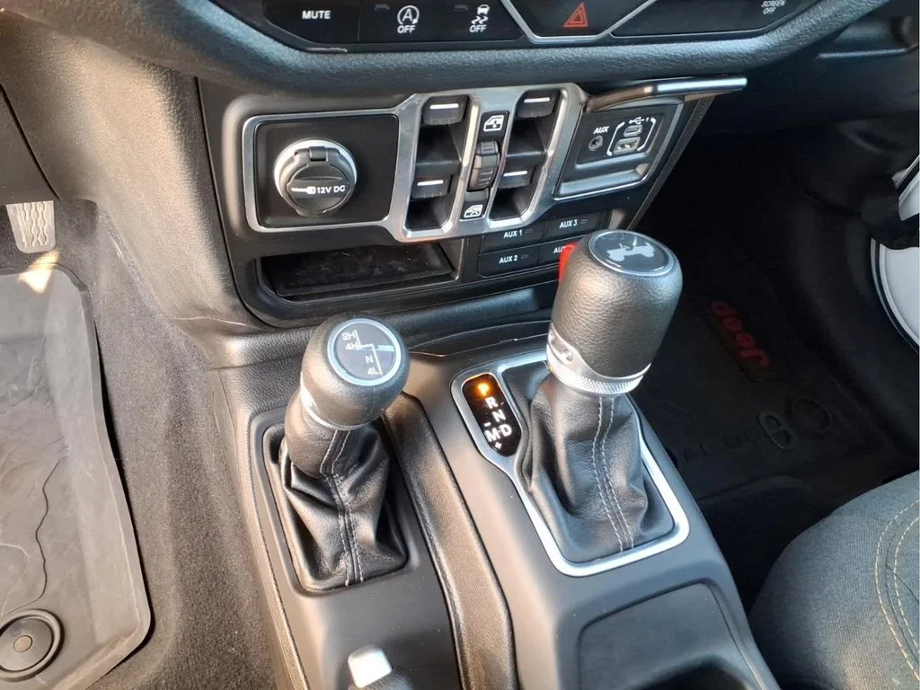 Used 2025 White Jeep Sport S image 28