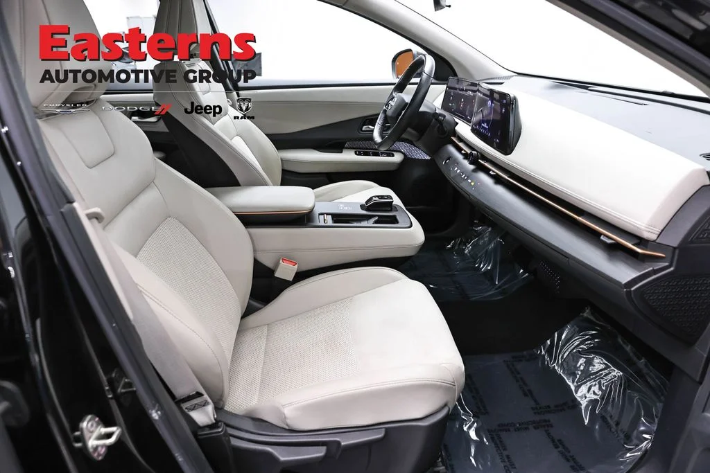 Used 2023 Black Nissan ENGAGE image 25