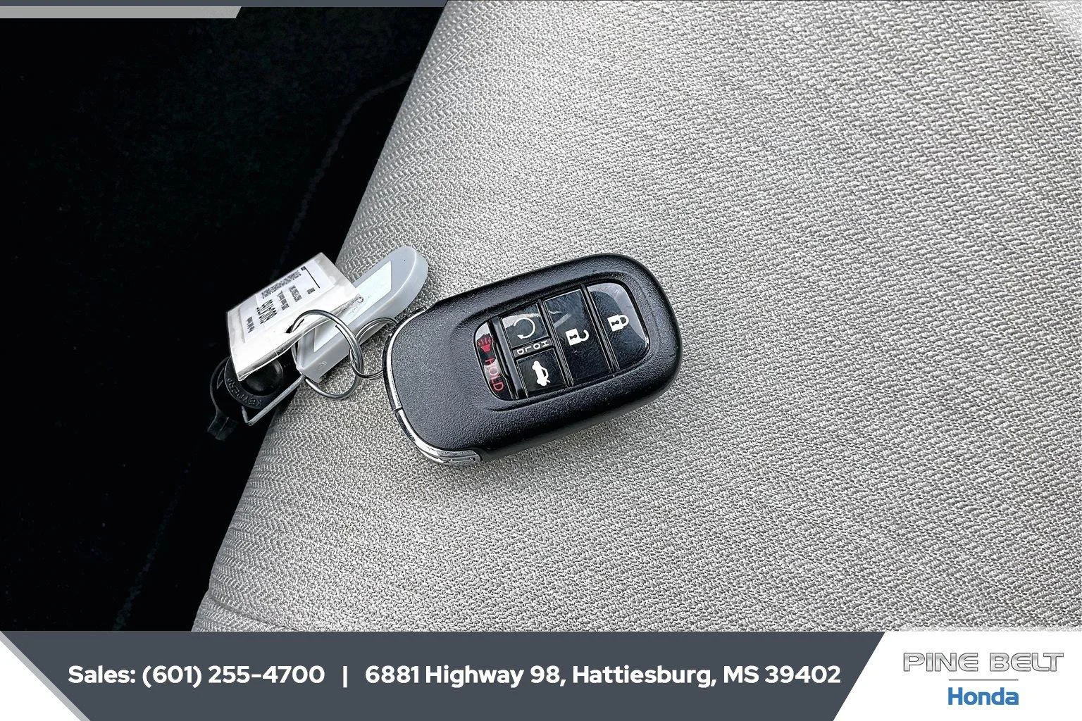 Used 2025 Meteorite Gray Metallic Honda LX image 9