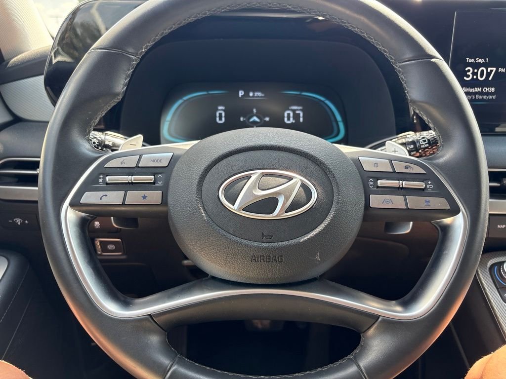 Used 2025 Silver Hyundai SEL image 2