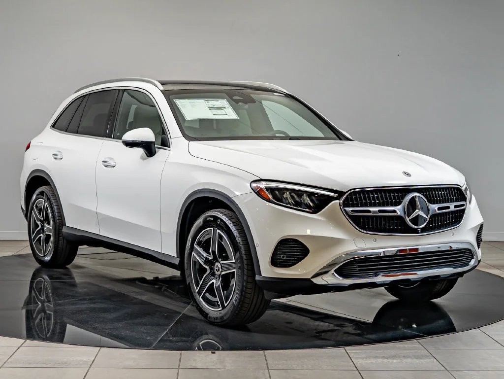 New 2026 Polar White Mercedes-Benz GLC 300 image 3