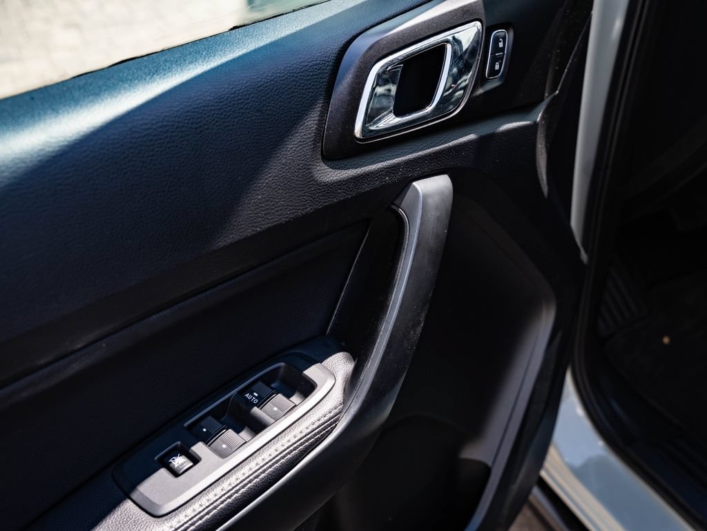 Used 2021 Cactus Gray Ford Lariat image 26