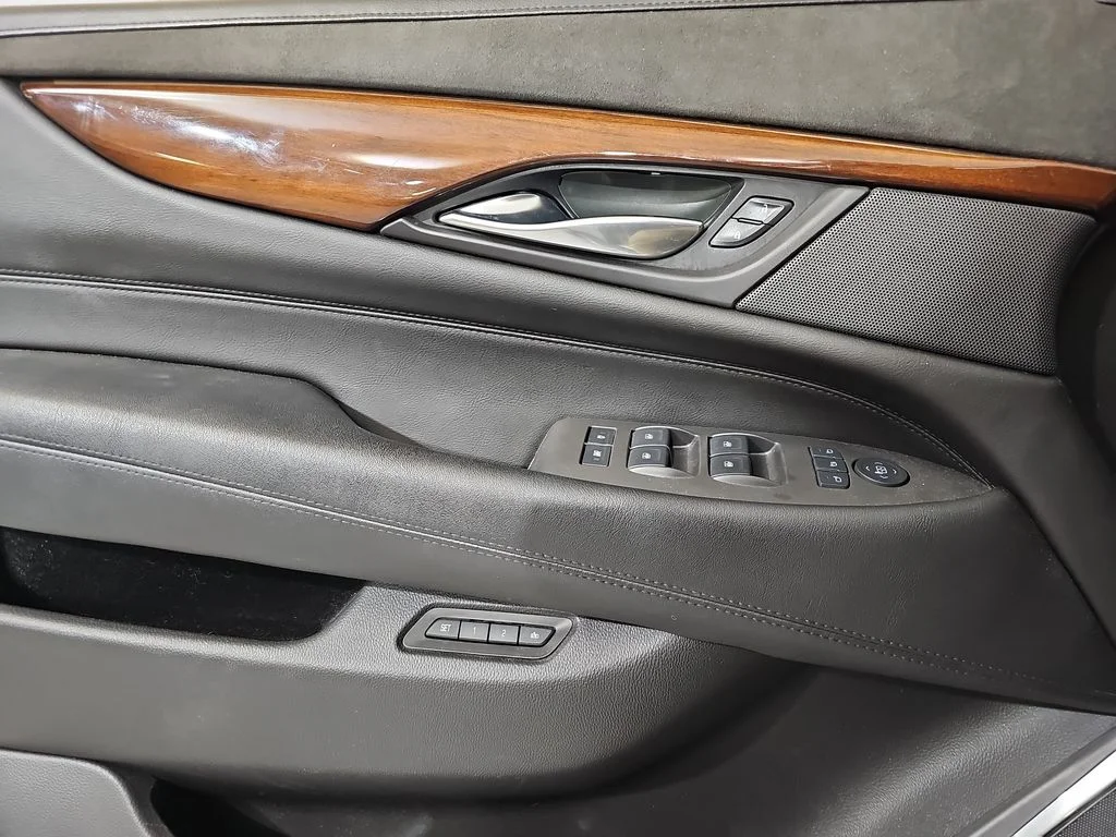 Used 2017 Silver Cadillac Luxury image 29
