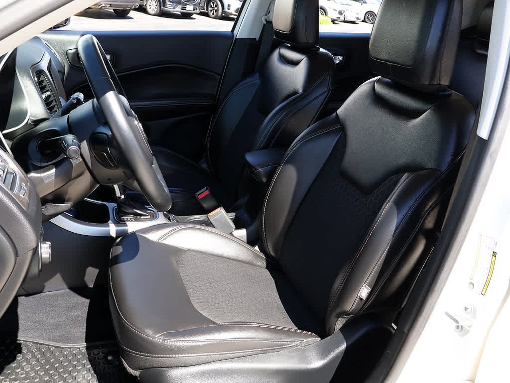 Used 2018 White Clearcoat Jeep Latitude image 10