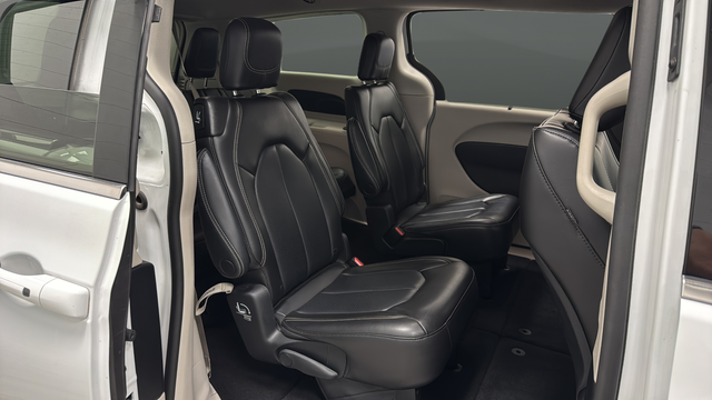 Used 2023 Bright White Clearcoat Chrysler Touring L image 23