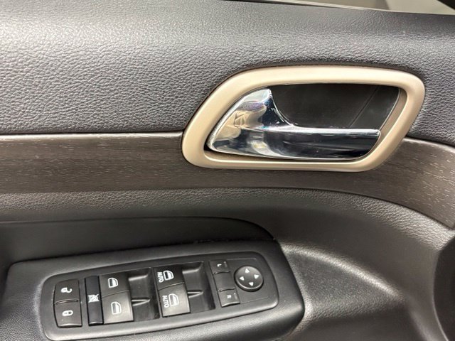 Used 2016 Silver Jeep Laredo image 15