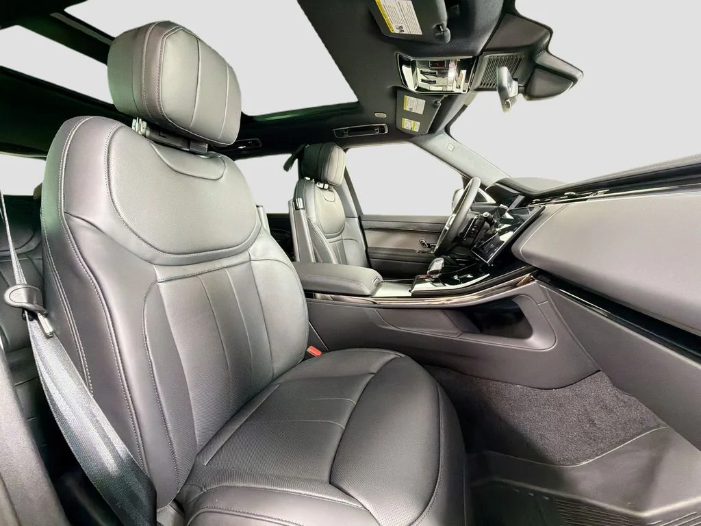 New 2026 Fuji White Land Rover SE image 30