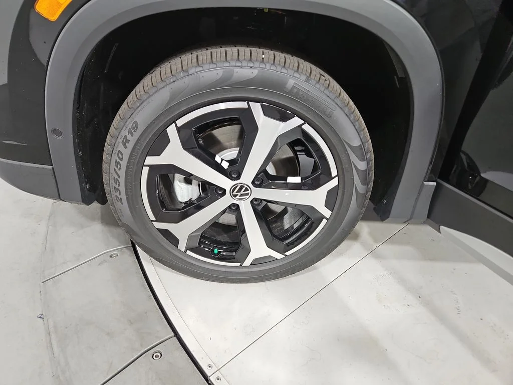 New 2026 Black Volkswagen 2.0T SE image 25