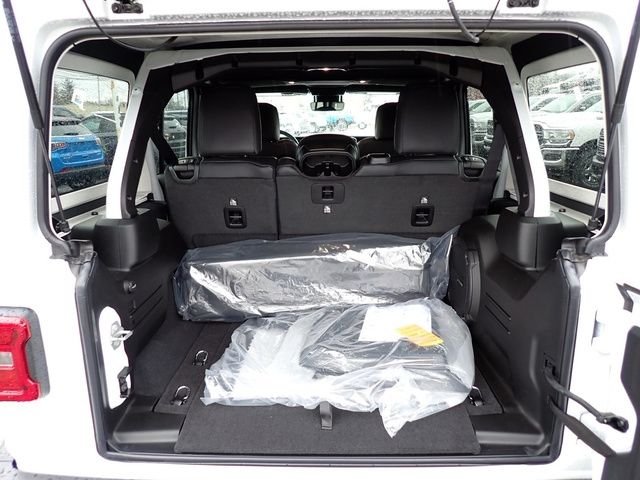 New 2025 Bright White Clear-Coat Exterior Paint Jeep Sahara image 6