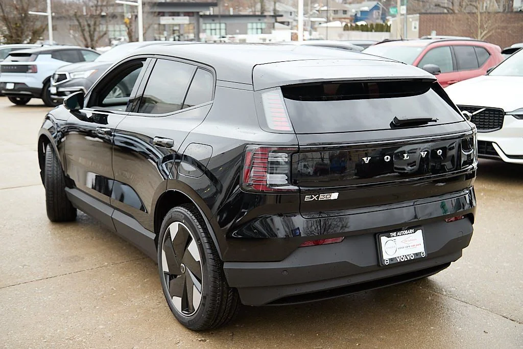New 2026 Onyx Black Volvo Plus image 4