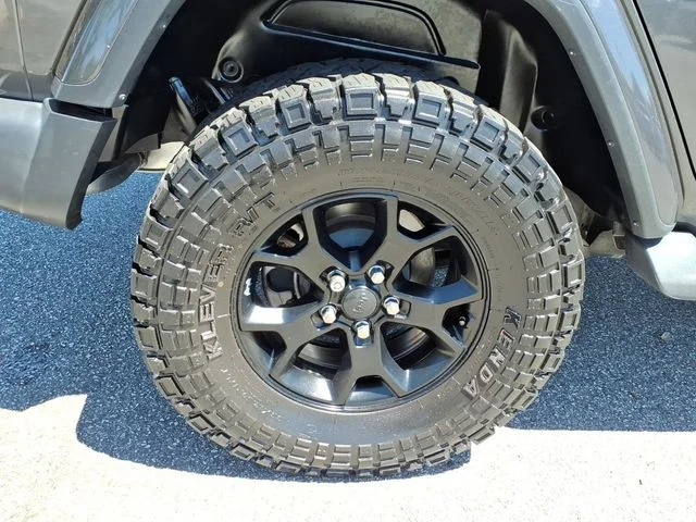 Used 2018 Gray Jeep Unlimited Sahara image 32