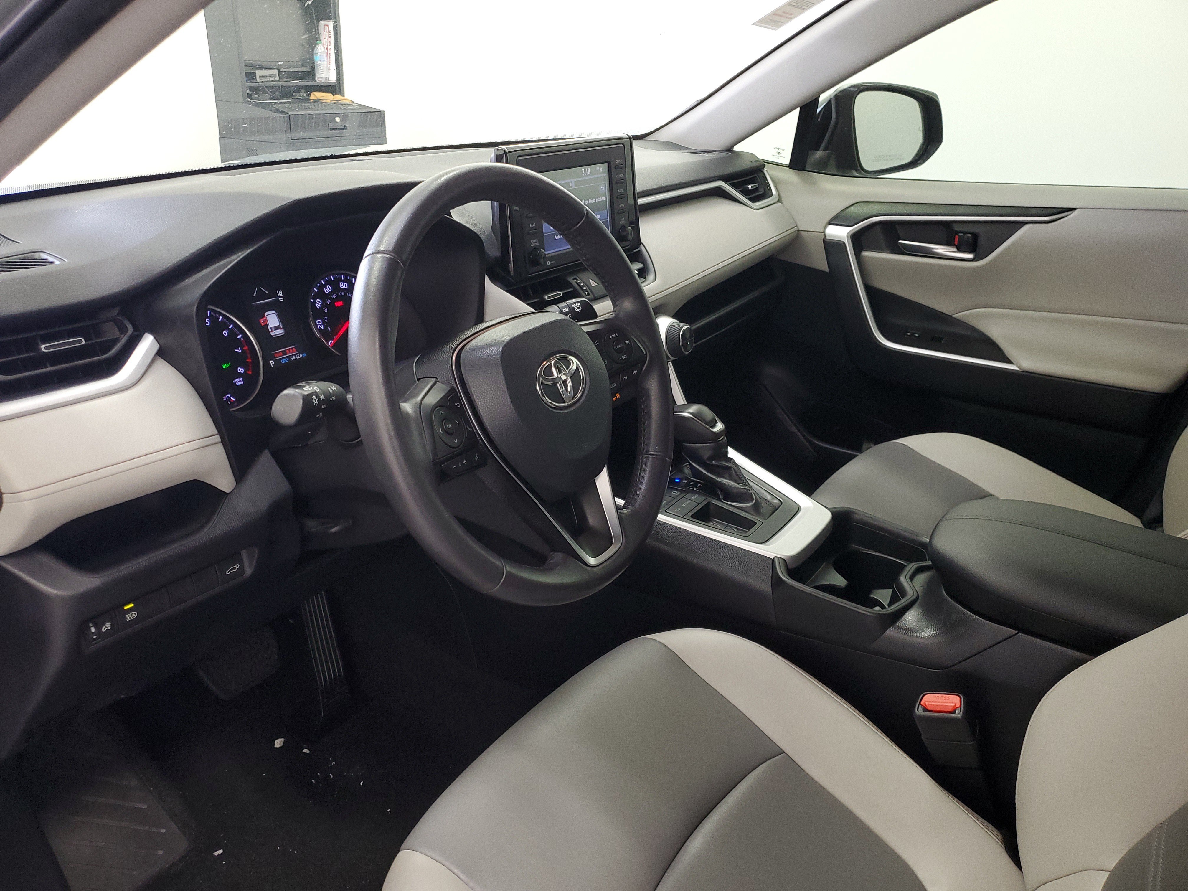 Used 2021 Lunar Rock Toyota XLE Premium image 17