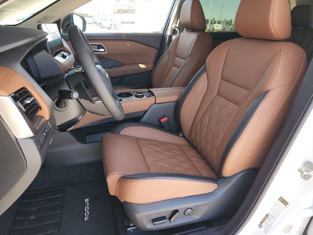 New 2026 Everest White Pearl TriCoat / Super Black Two-tone Nissan Platinum AWD image 8