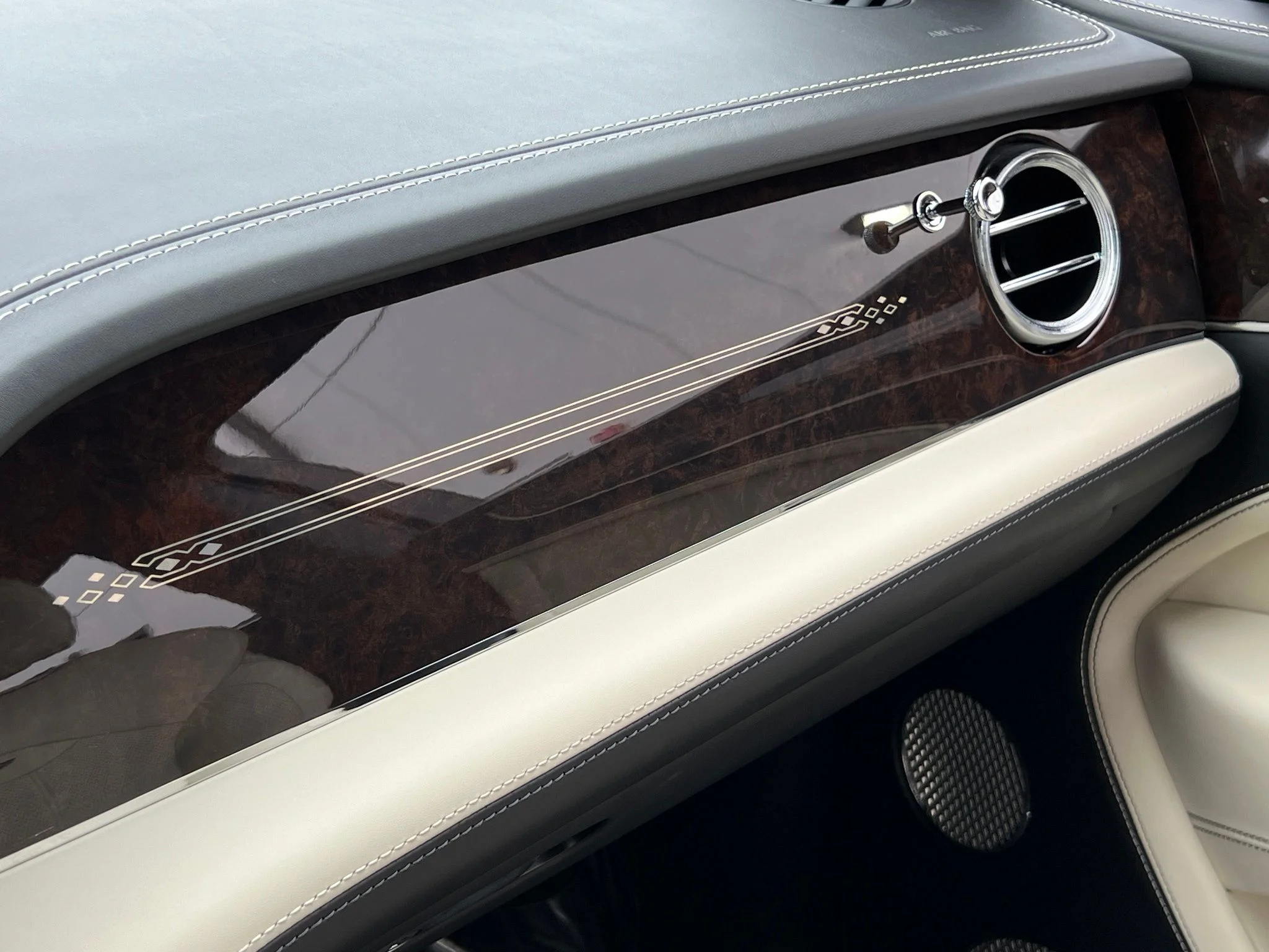 Used 2023 Blue Bentley  image 34