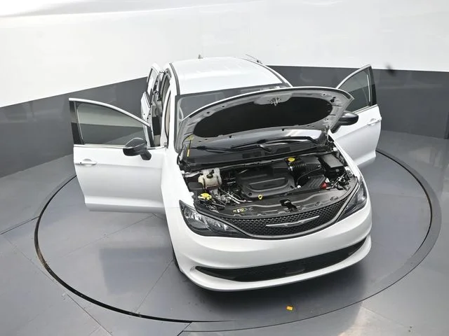 Used 2024 White Chrysler LX image 32