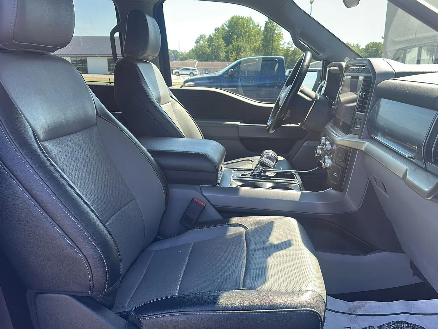 Used 2023 Agate Black Ford LARIAT image 17
