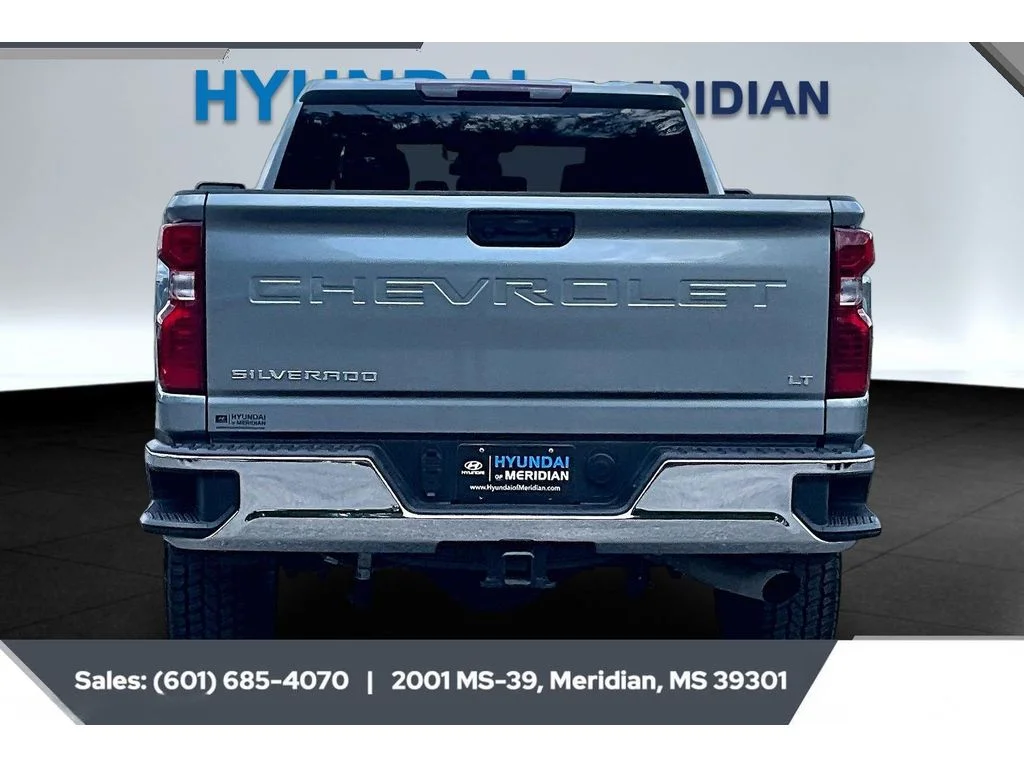 Used 2025 STERLING GRAY METALLIC Chevrolet LT image 4