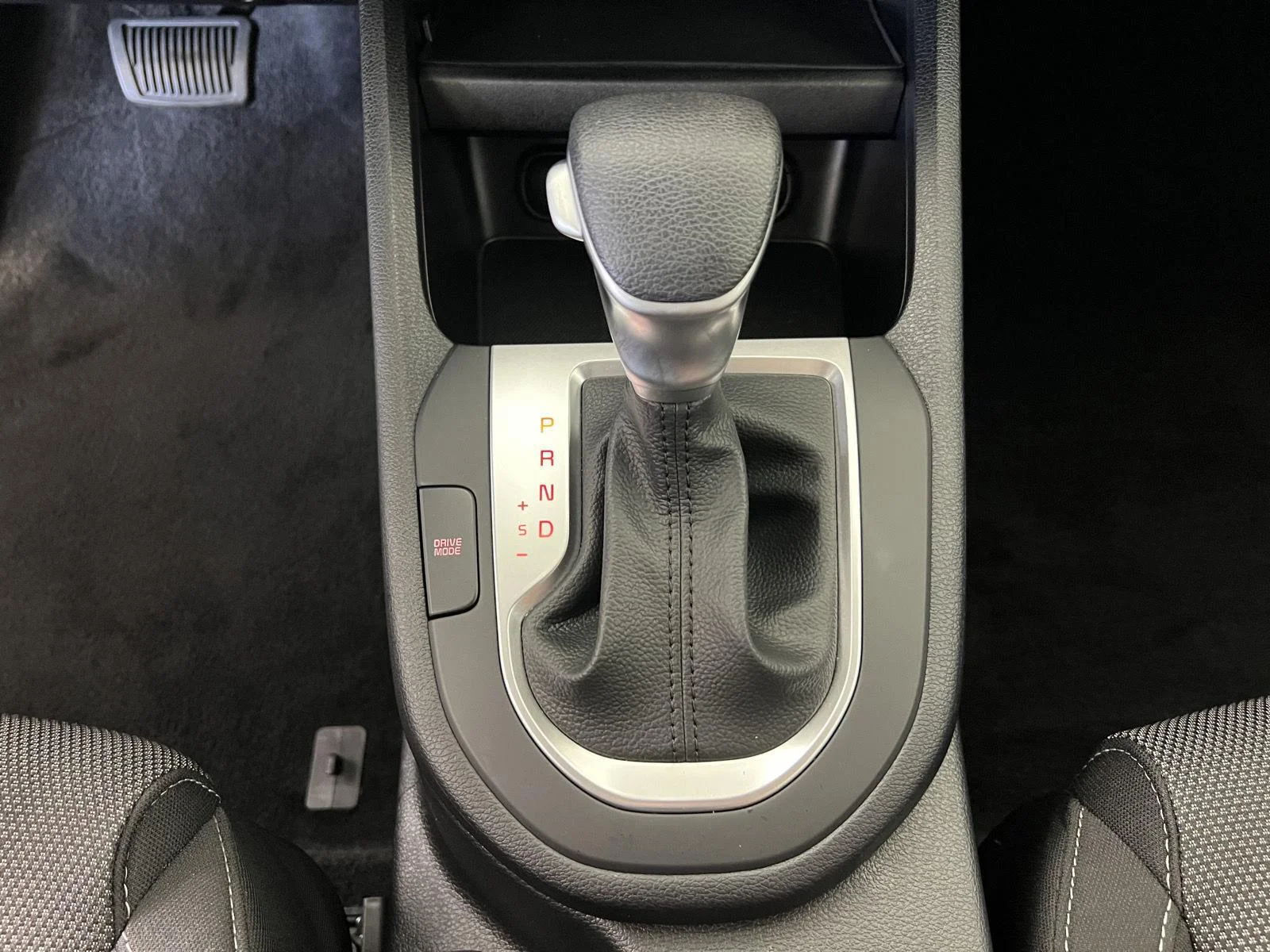 Used 2024 Gravity Gray Kia LXS image 22