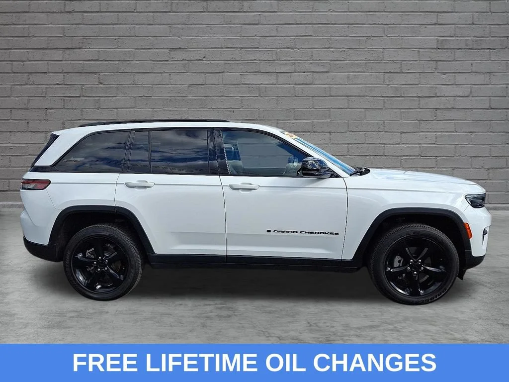 Used 2023 Bright White Clearcoat Jeep Altitude X image 13
