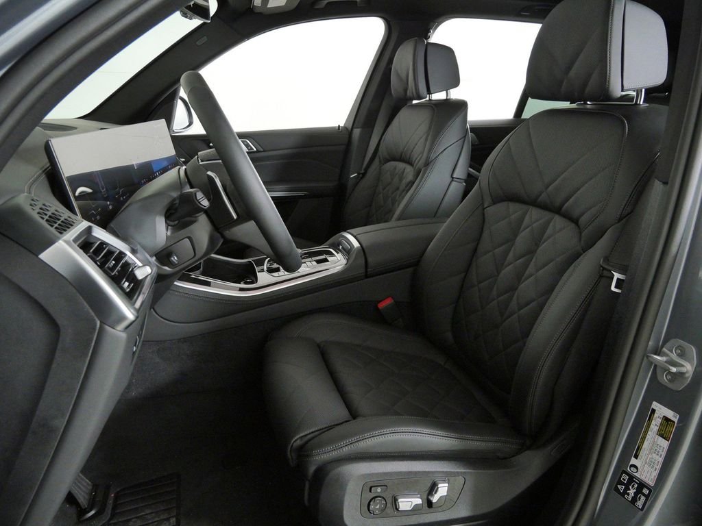 Used 2026 Skyscraper Grey Metallic BMW xDrive40i image 37