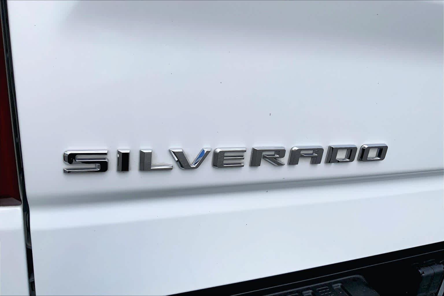 Used 2026 Summit White Chevrolet LTZ image 31