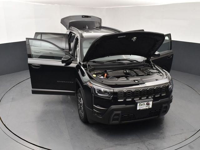 New 2026 Diamond Black Crystal Pearl-Coat Exterior Paint Jeep Limited image 25