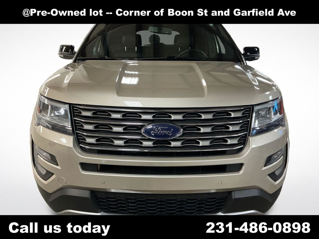 Used 2017 Gold Ford XLT image 8