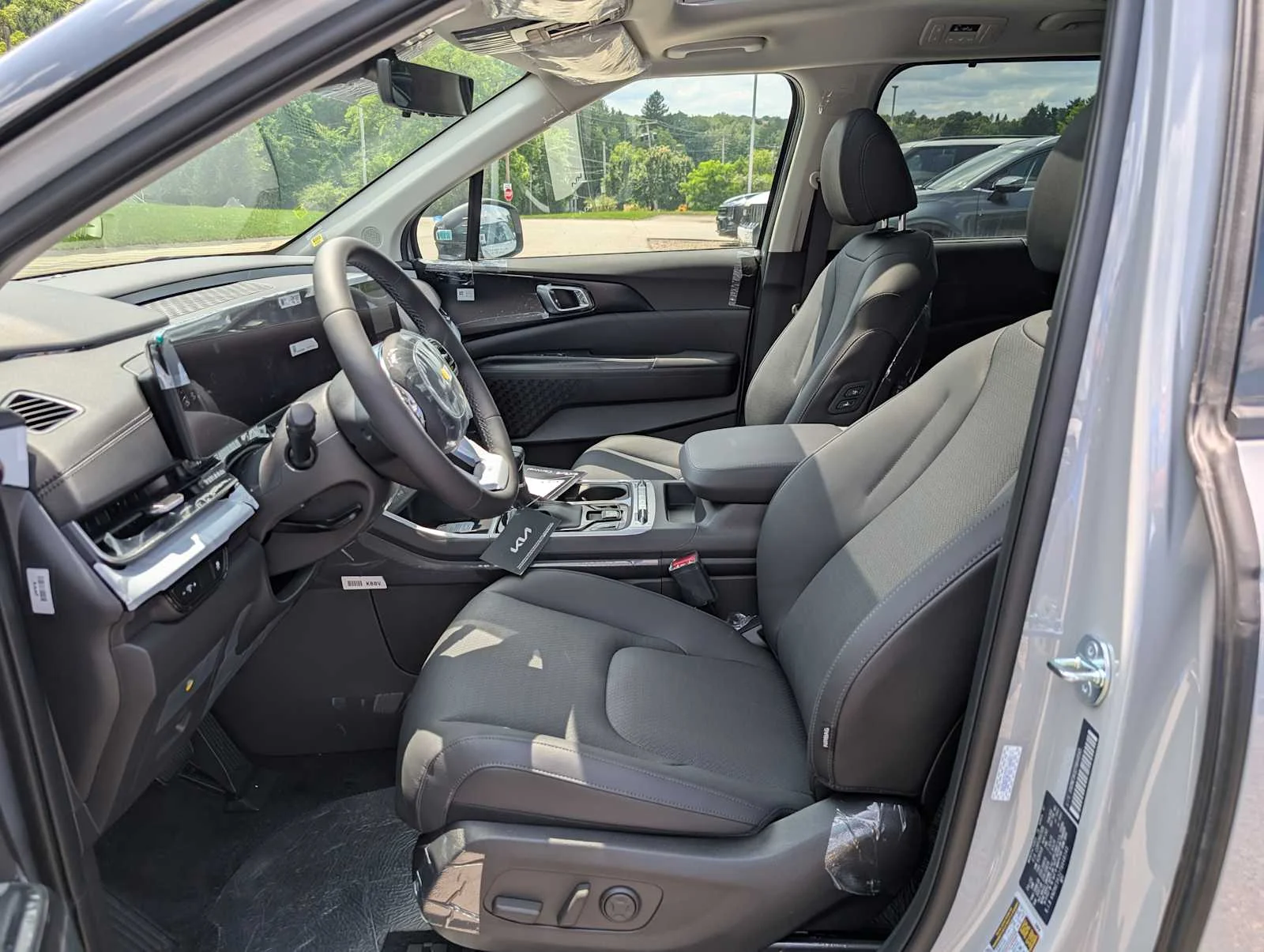 New 2026 Ceramic Silver Kia SX Prestige image 4