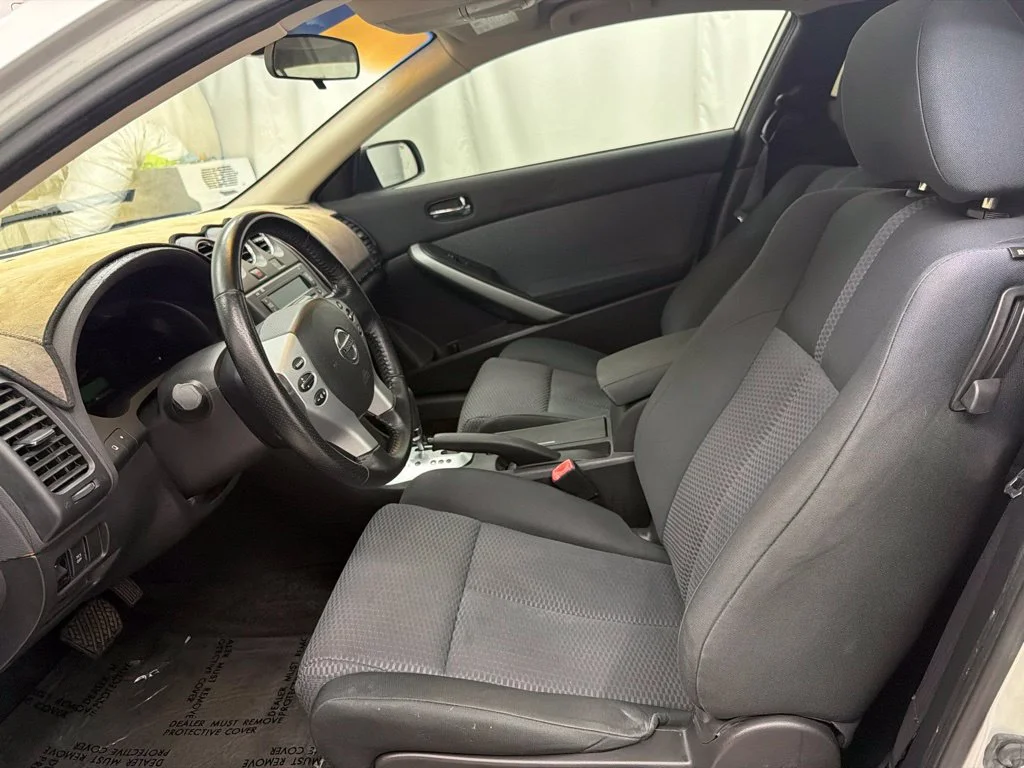 Used 2009 Silver Nissan 3.5 SE image 10