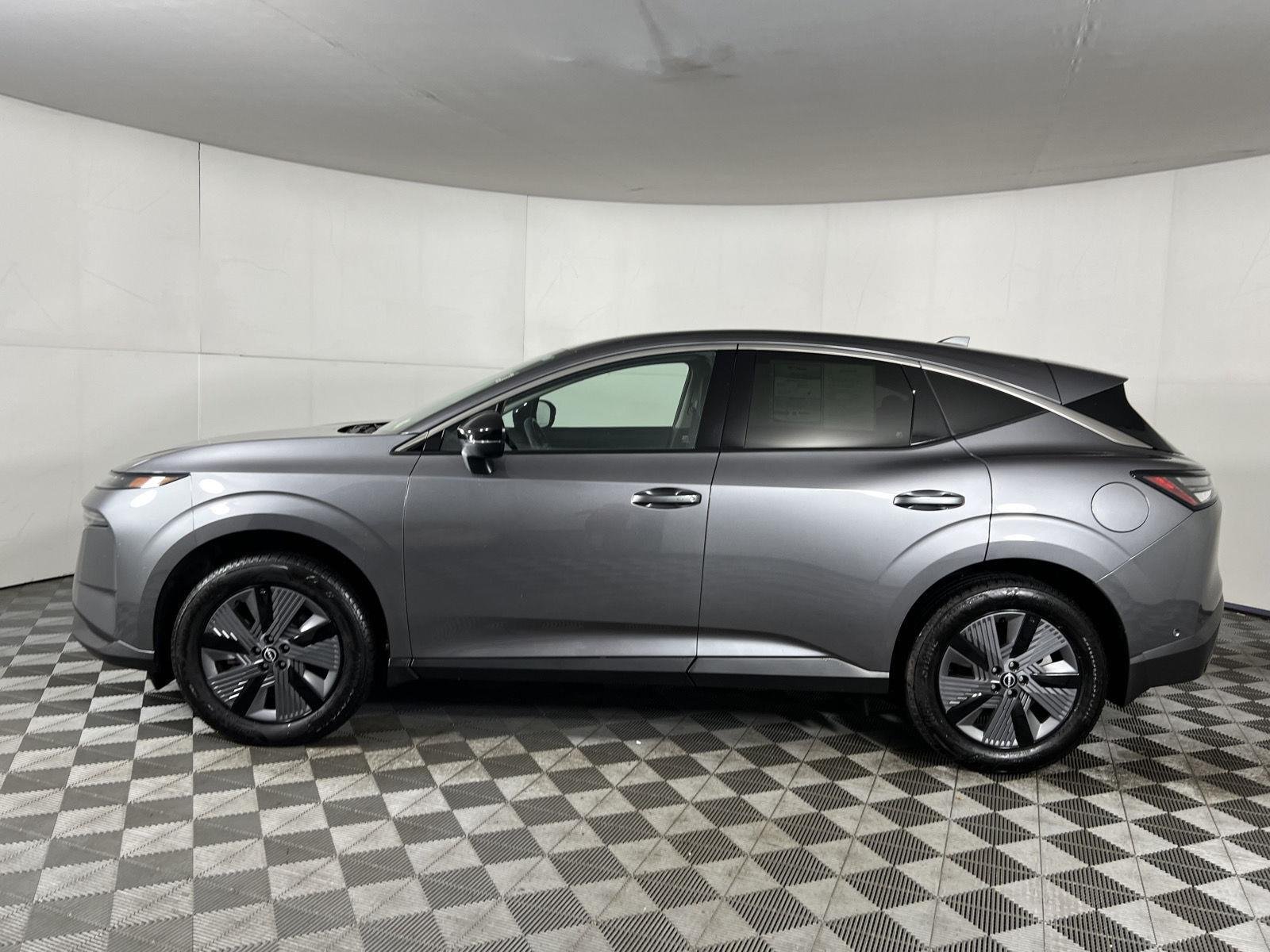 Certified Used 2025 Gun Metallic Nissan SL image 5