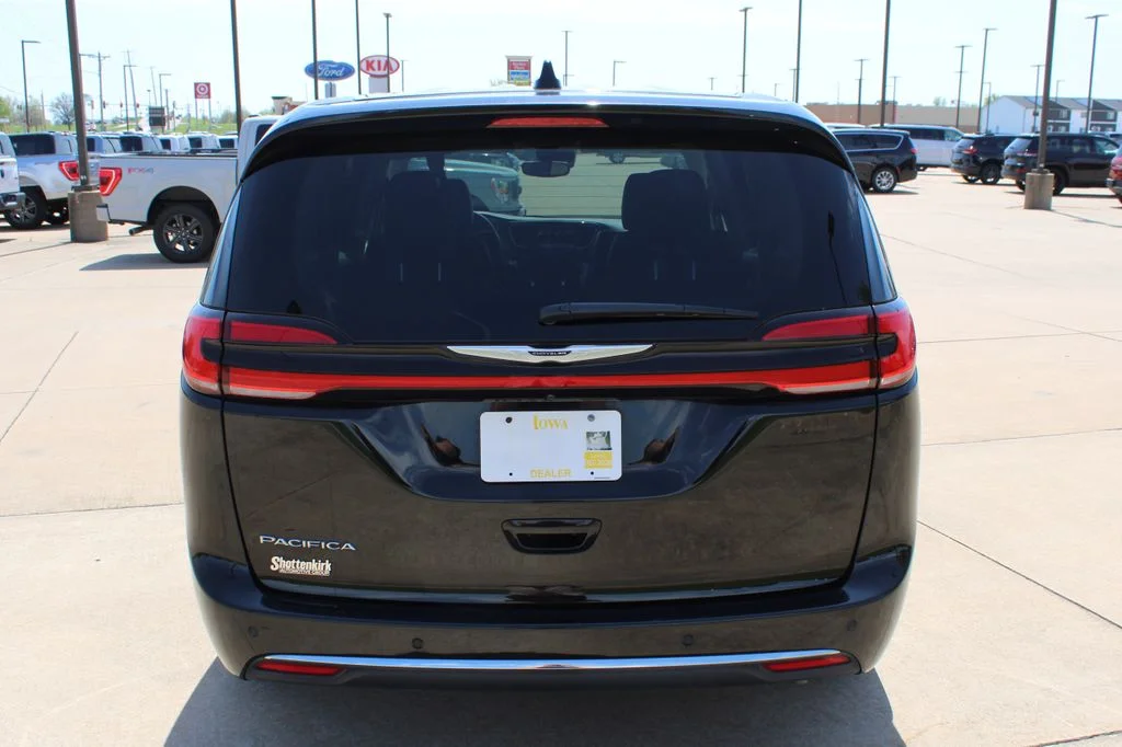 Used 2024 Black Chrysler Touring L image 15