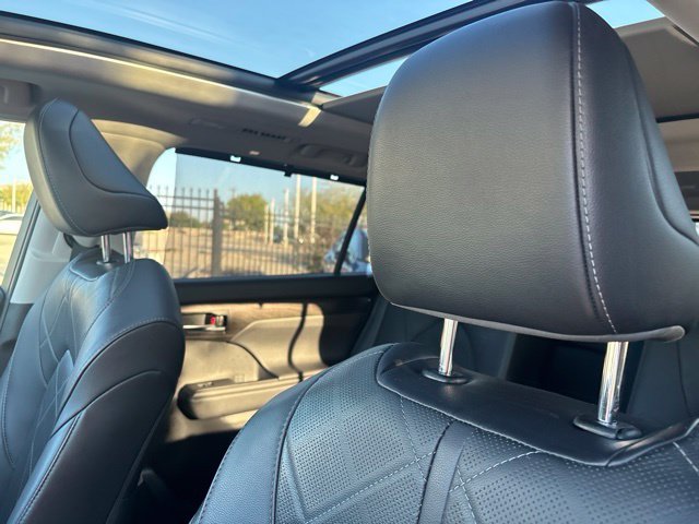 Used 2020 White Toyota Platinum image 9