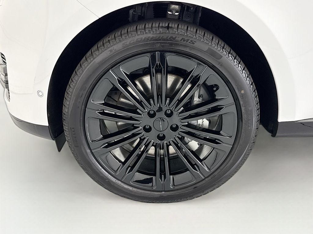 New 2026 Ostuni Pearl White LAND ROVER SE LWB 7-Seats / V8 image 30