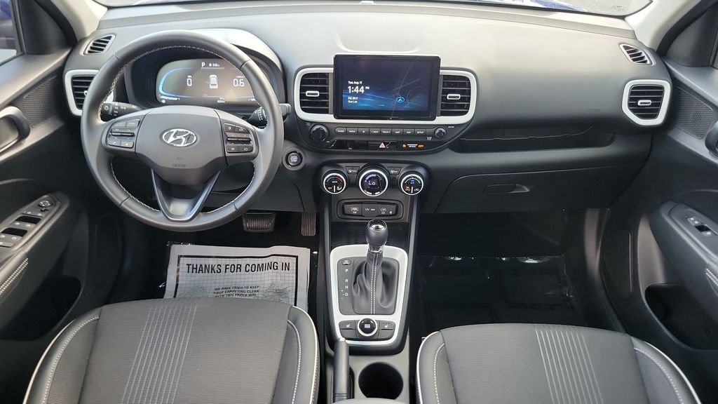 2025 Hyundai Venue Limited - Photo 11