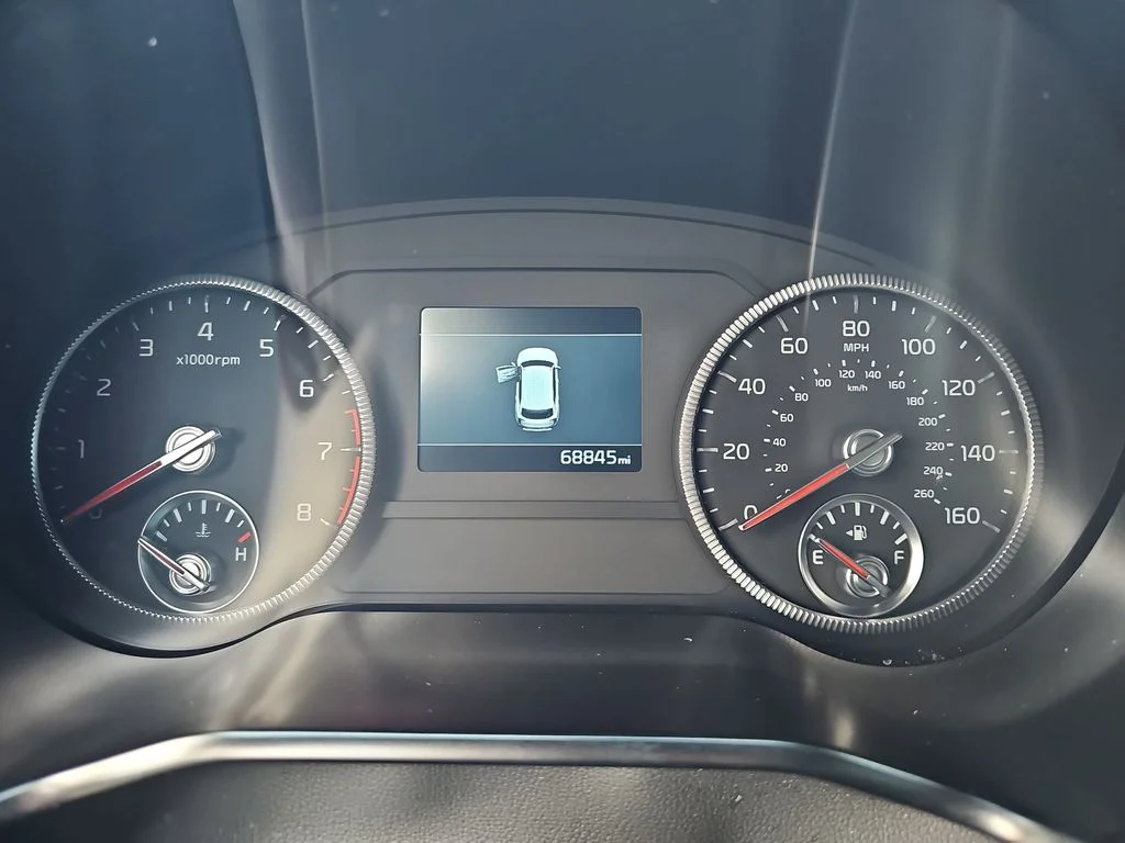Used 2022 White Kia S image 20