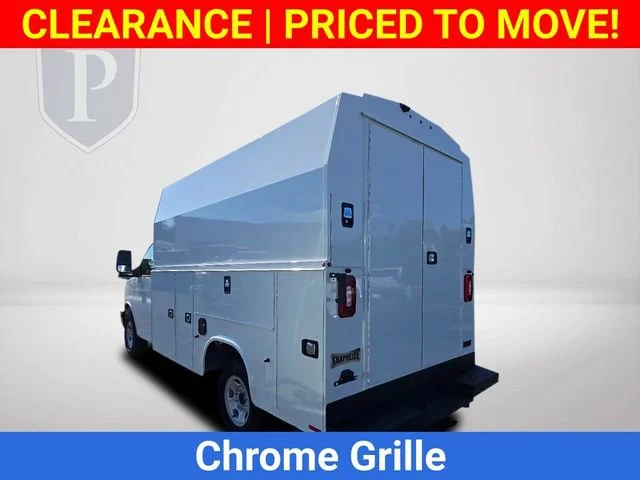 New 2025 Summit White Chevrolet 1WT image 10