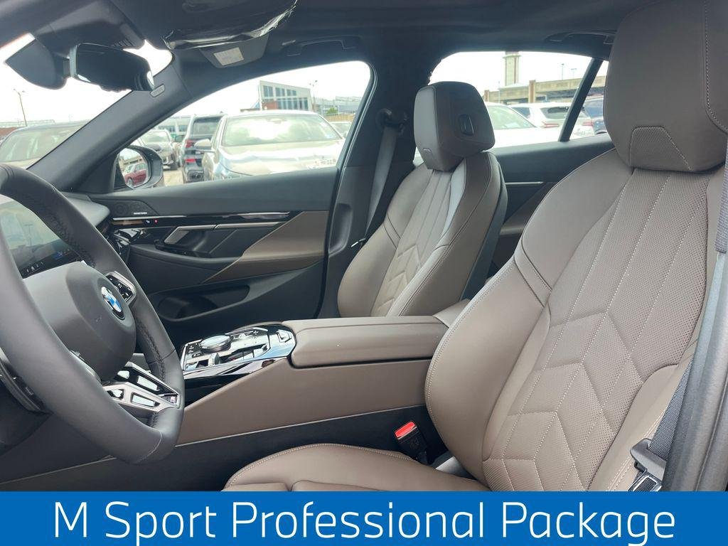 New 2026 Black Sapphire Metallic BMW 530i xDrive image 3