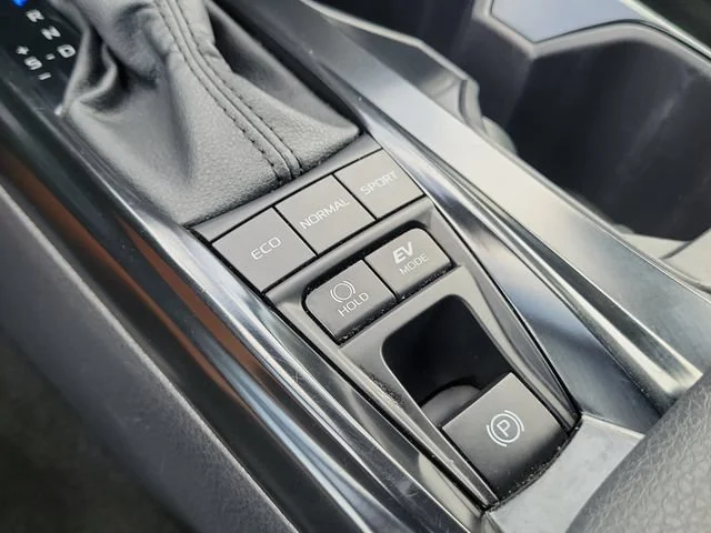2025 Toyota Camry LE - Photo 35